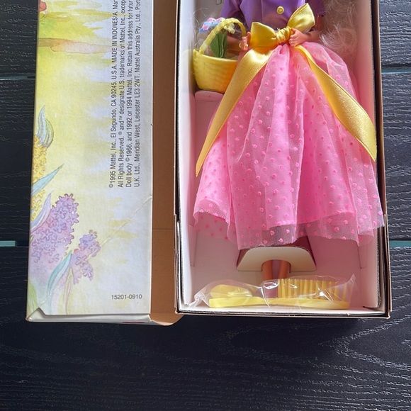 - ✨ Vintage NRFB Spring Blossom Barbie ~ Avon exclusive - Picture 4 of 10